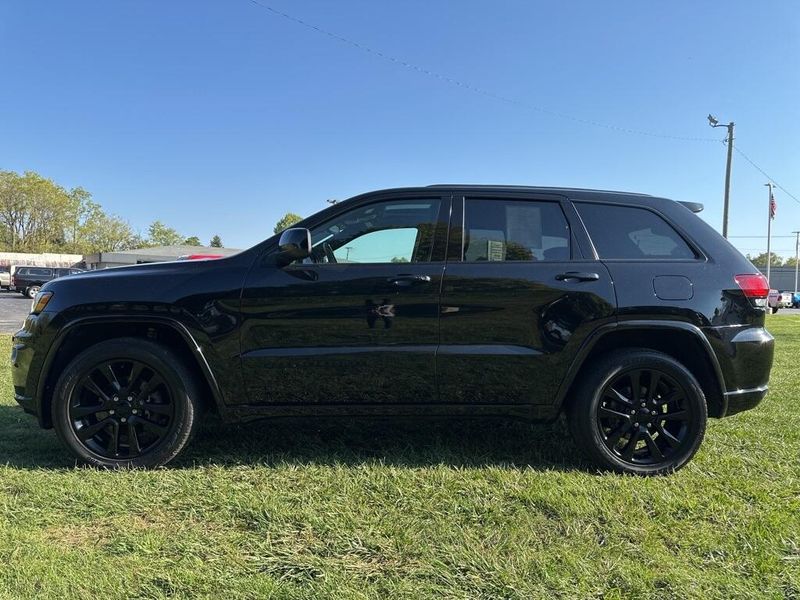 2019 Jeep Grand Cherokee Altitude photo 11