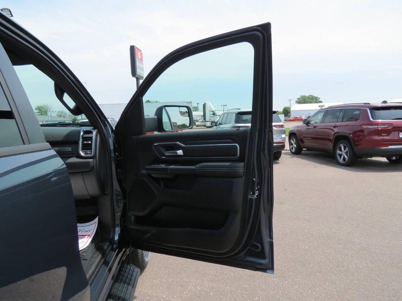 2025 RAM 1500 Big Horn Crew Cab 4x4 5