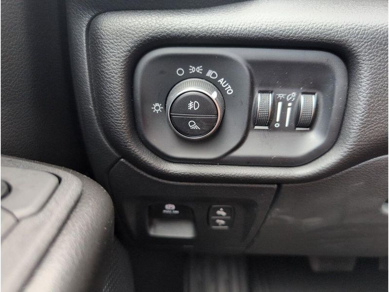 2025 RAM 1500 Big Horn Crew Cab 4x4 5