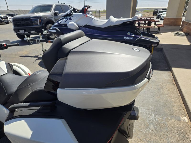 NEW 2026 CAN-AM SPYDER RT SEATOSKY Image 10