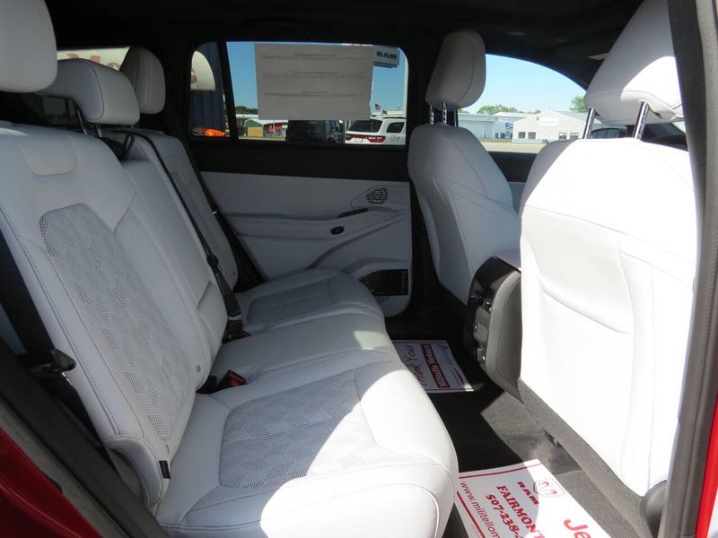 New 2026 Jeep Cherokee Overland 4x4Image 17