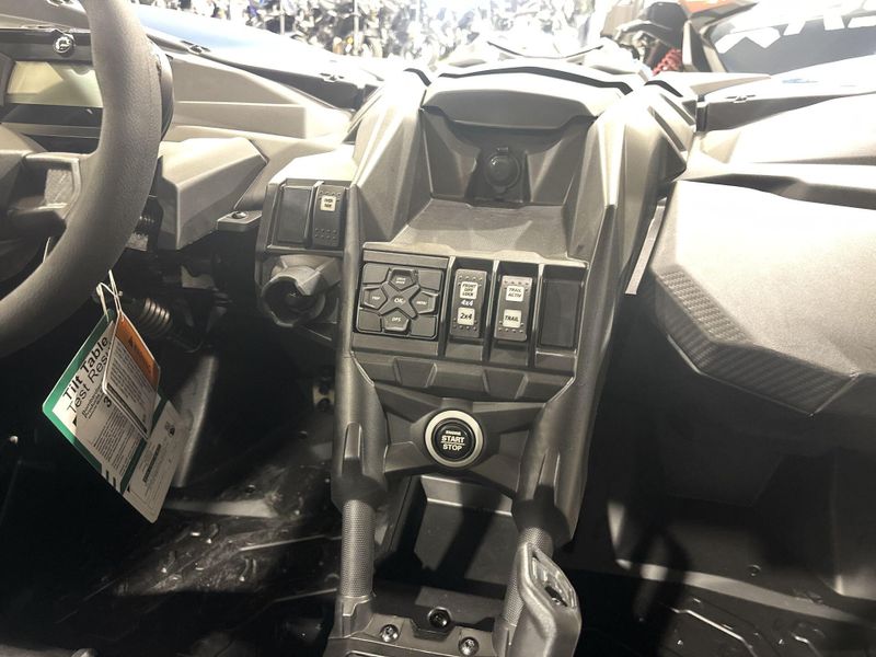 New 2027 Can-Am MAVERICK X3 RS TURBO RR Image 22