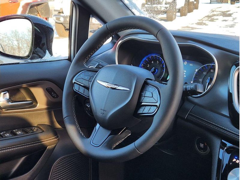 New 2026 Chrysler Pacifica Select