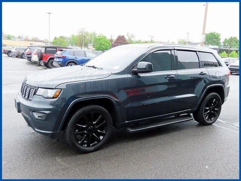 2017 Jeep Grand Cherokee AltitudeImage 1