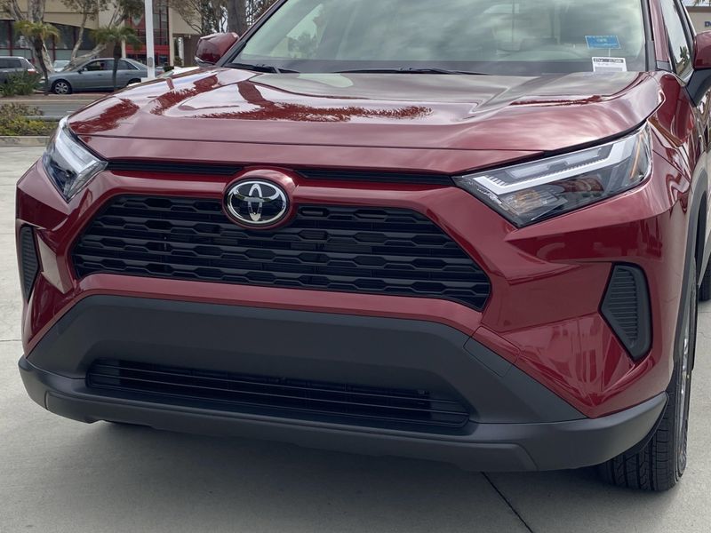 2025 Toyota RAV4 Hybrid LEImage 7