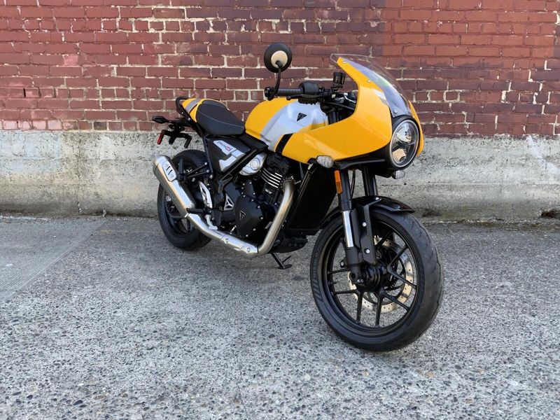 2026 Triumph THRUXTON 400