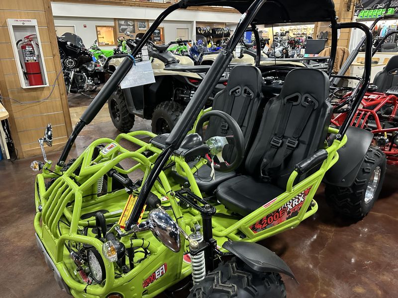 2024 TRAILMASTER 200E XRX DELUXE GREEN  in a DELUXE GREEN exterior color. Family PowerSports (877) 886-1997 familypowersports.com 