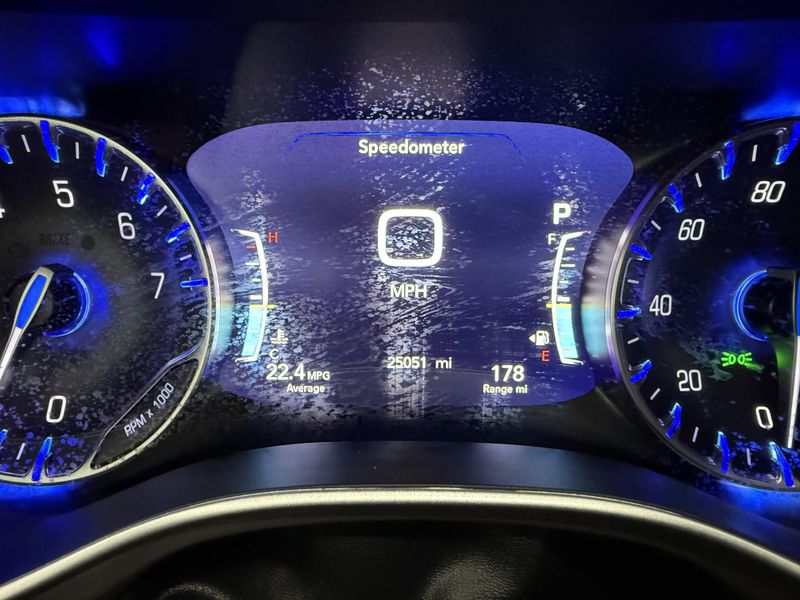 Used 2025 Chrysler Pacifica SelectImage 24