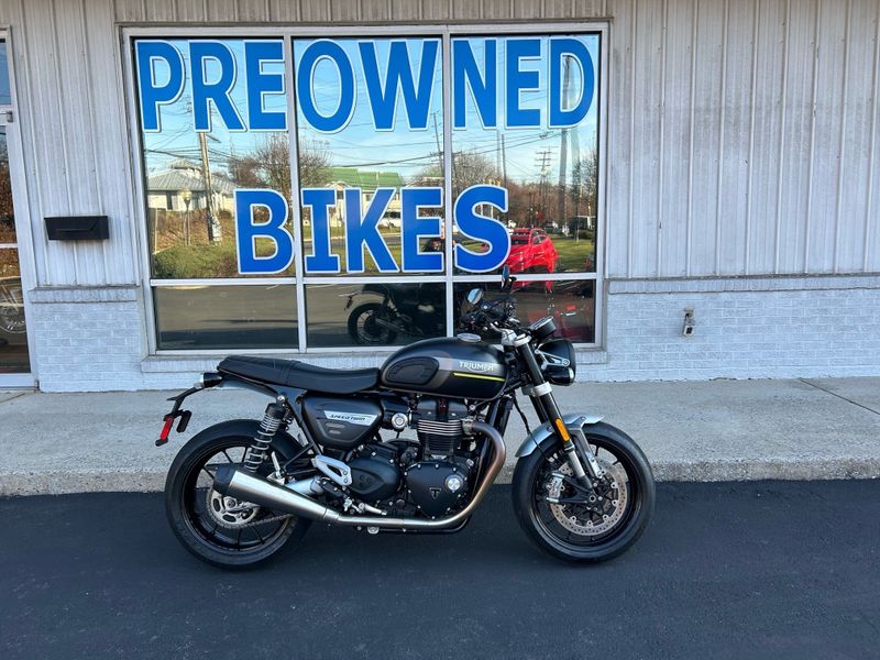 2022 Triumph Speed Twin 1200  in a GRAY exterior color. Cross Country Powersports 732-491-2900 crosscountrypowersports.com 