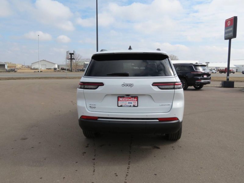New 2026 Jeep Grand Cherokee L Limited 4x4Image 5