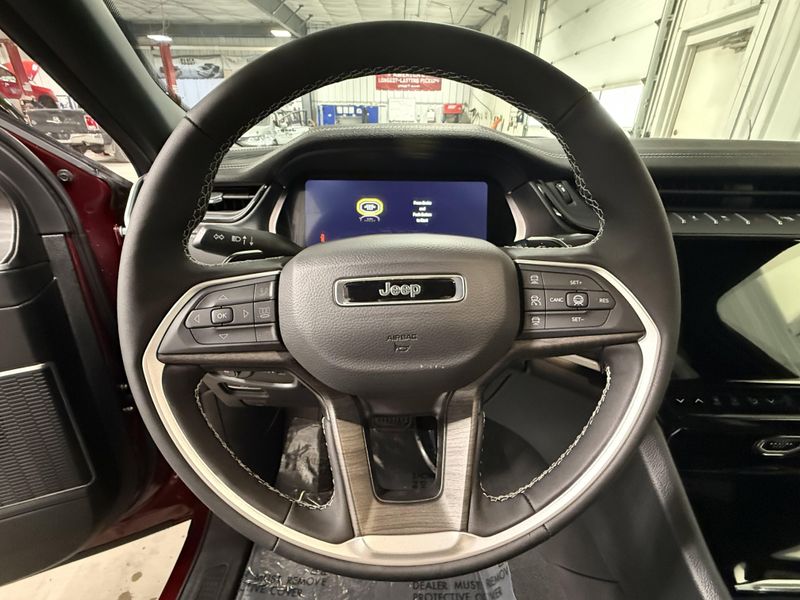 New 2026 Jeep Grand Cherokee L Limited 4x4Image 29