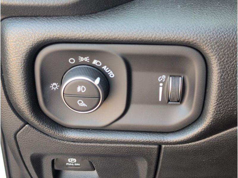 New 2026 RAM 1500 Express Crew Cab 4x4 5