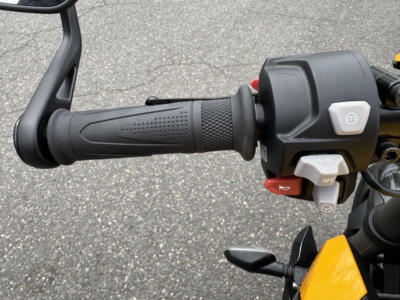 2025 Triumph Street Triple 765 RS - COSMIC YELLOW 