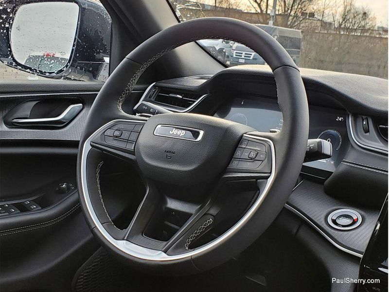 New 2025 Jeep Grand Cherokee L Altitude X 4x4