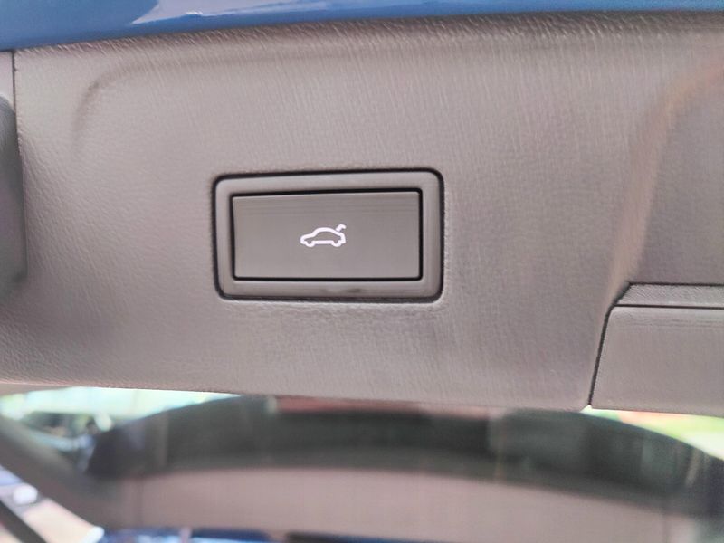 Used 2025 Volkswagen Atlas SE AWD w/TechnologyImage 8