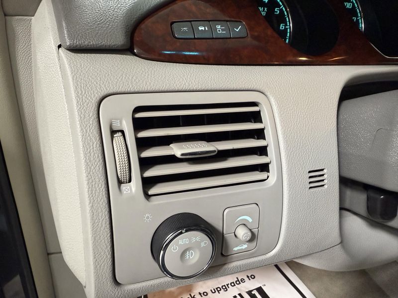 Used 2010 Buick Lucerne CXLImage 22
