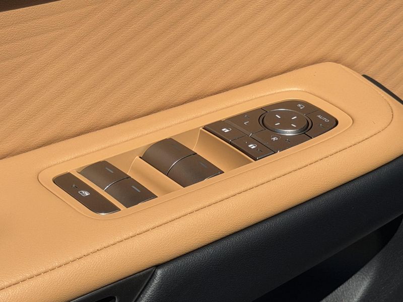 New 2026 Lexus ES 350e PremiumImage 18