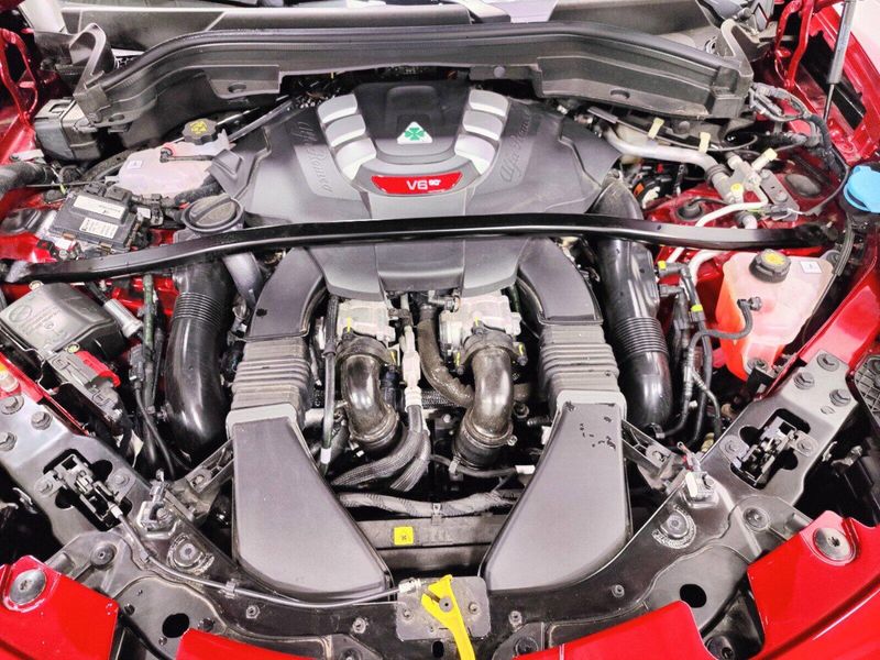 Used 2023 Alfa Romeo Stelvio Quadrifoglio AWD w/SunroofImage 21