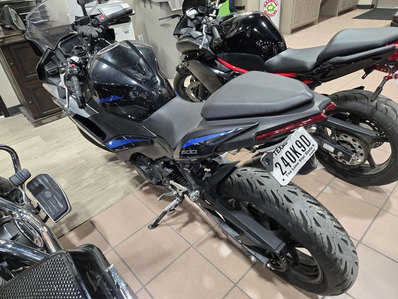 USED 2025 KAWASAKI NINJA 500 SE ABS Image 5