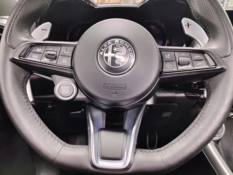 Used 2024 Alfa Romeo Tonale Veloce eAWD w/Sunroof & Activ AsstImage 31