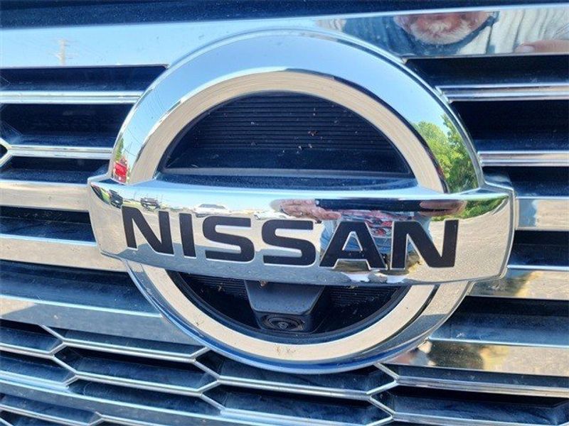 2020 Nissan Titan SLImage 32