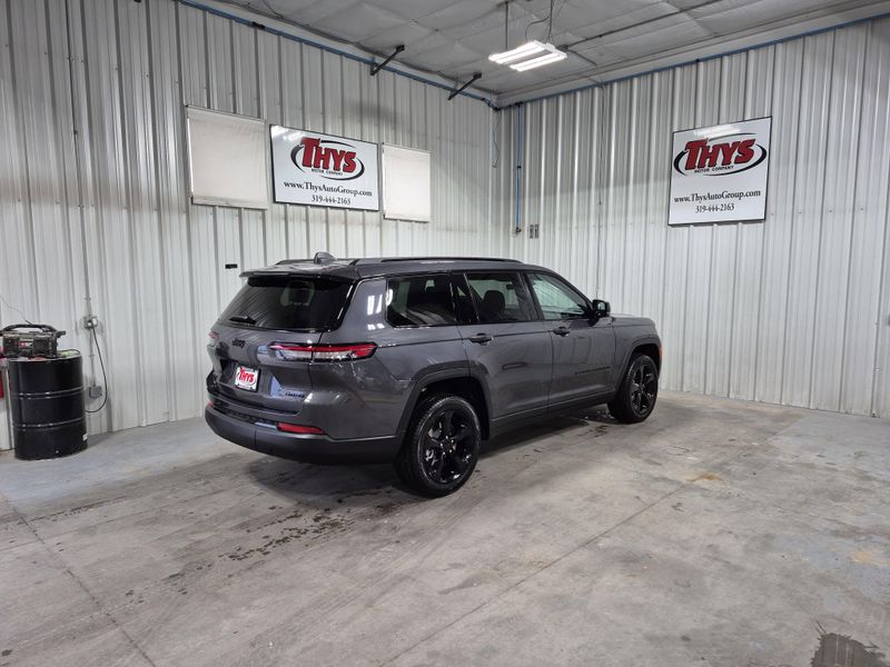 New 2025 Jeep Grand Cherokee L Limited 4x4Image 5