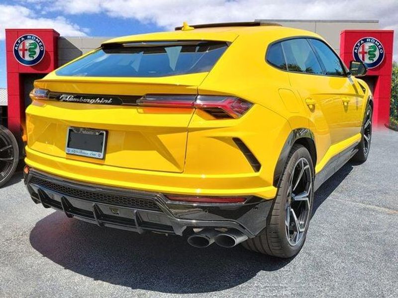 2019 Lamborghini Urus photo 4