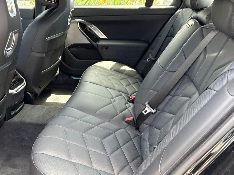 New 2026 BMW 7 Series 750e xDriveImage 25