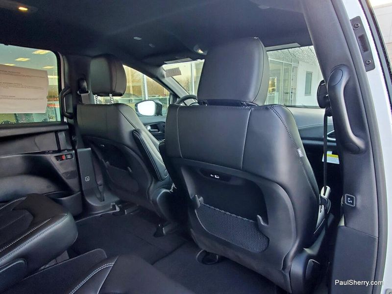 New 2026 Chrysler Pacifica Select