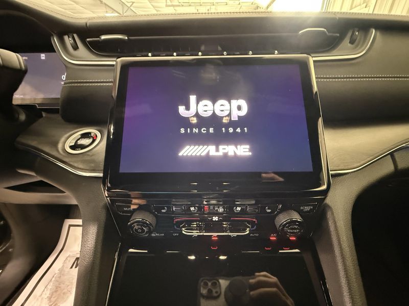 Used 2024 Jeep Grand Cherokee L OverlandImage 27