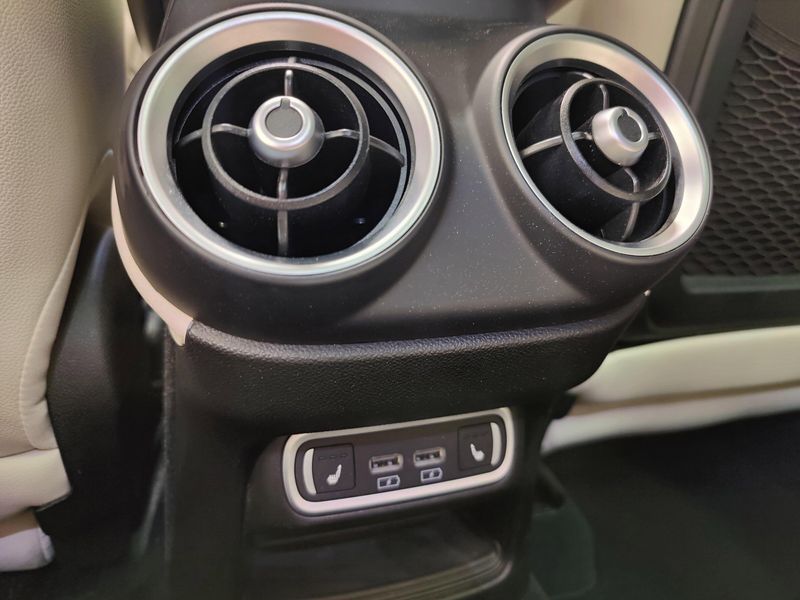 Used 2019 Alfa Romeo Stelvio Ti Nero AWD w/Sunroof/NavImage 17