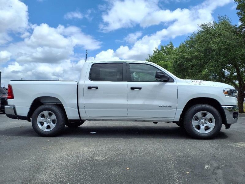 2025 Ram 1500 Tradesman photo 3