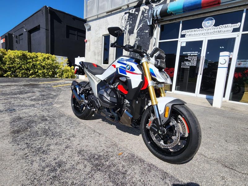 2026 BMW R 1300 RImage 9