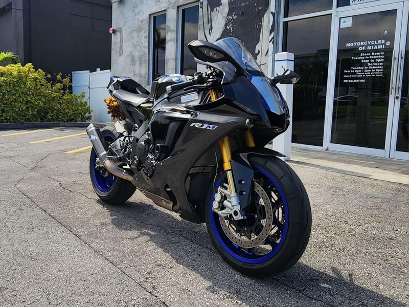 Used 2021 Yamaha YZF-R1M Image 9