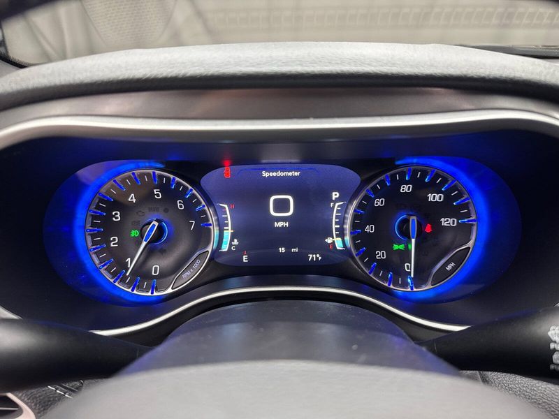 2025 Chrysler Pacifica SelectImage 11