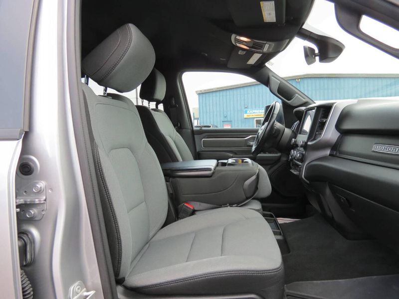 Used 2022 RAM 1500 Big Horn 4x4 4dr Crew Cab 6.4 ft. SB PickupImage 23