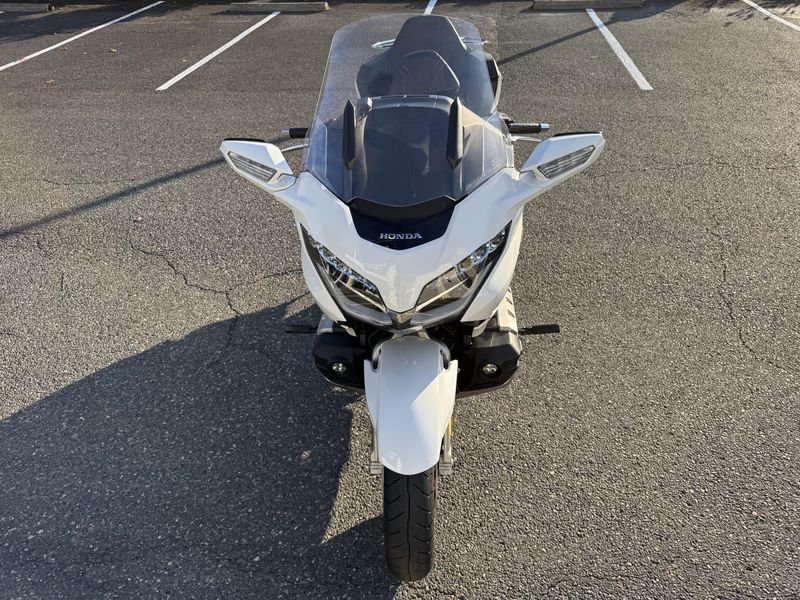 2018 Honda Gold Wing Tour - PEARL WHITE - WITH TRAVEL TRAILER 