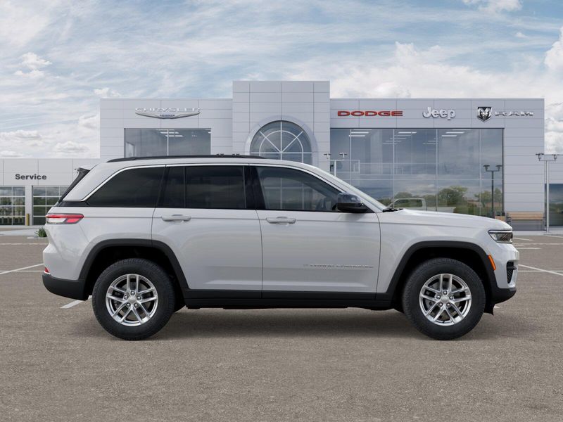 New 2025 Jeep Grand Cherokee Laredo X 4x4Image 28