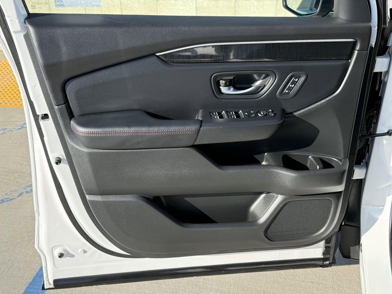 Used 2025 Honda Pilot Black EditionImage 18