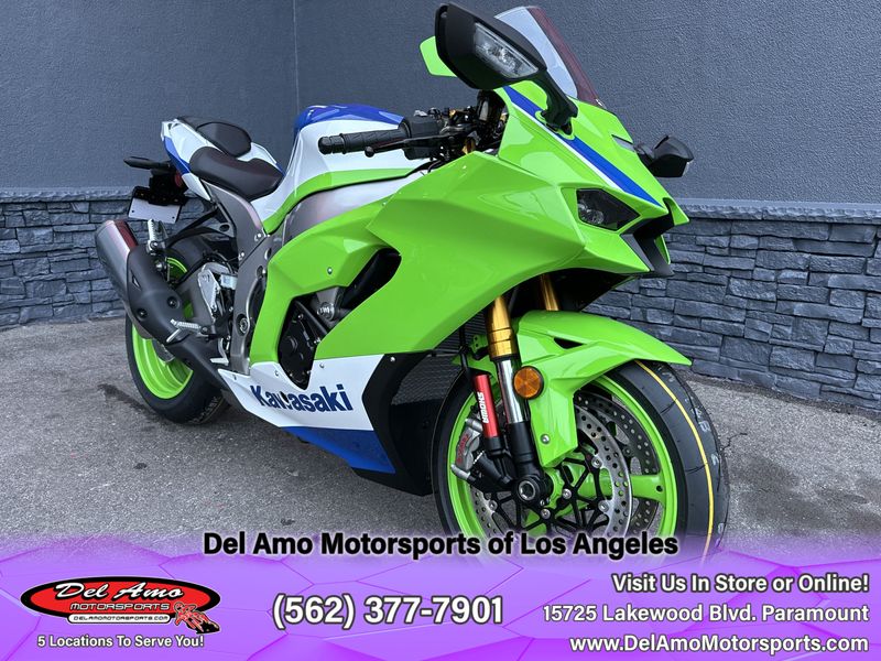 2024 Kawasaki ZX1002LRFBL-GN2  in a LIME GREEN/PEARL CRYSTAL WHITE/BLUE exterior color. Del Amo Motorsports of Los Angeles (562) 262-9181 delamomotorsports.com 