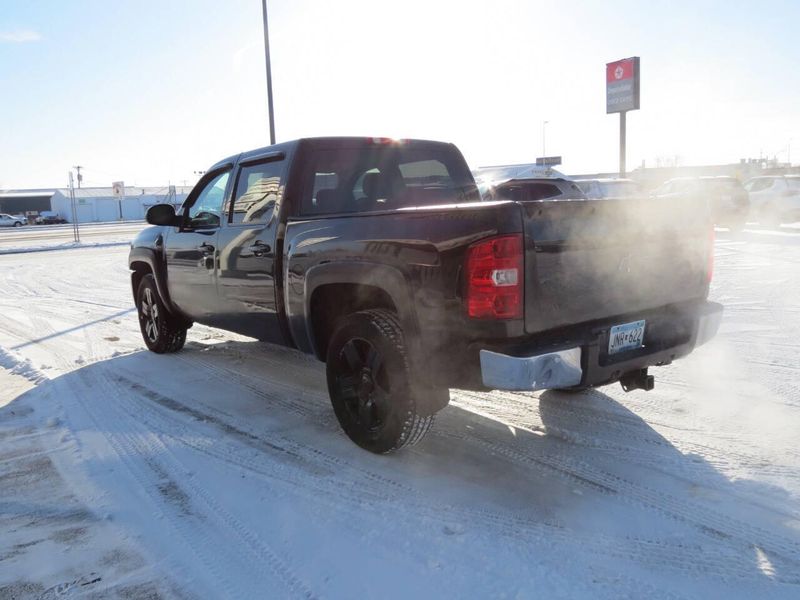 2007 Chevrolet Silverado 1500 LTZ 4dr Crew Cab 4WD 5.8 ft. SBImage 6