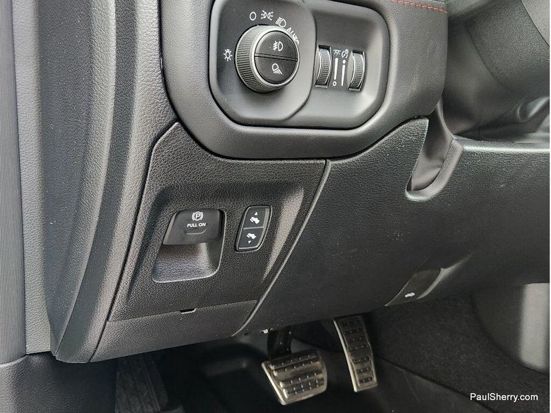 New 2026 RAM 1500 Rho Crew Cab 4x4 5'7' Box