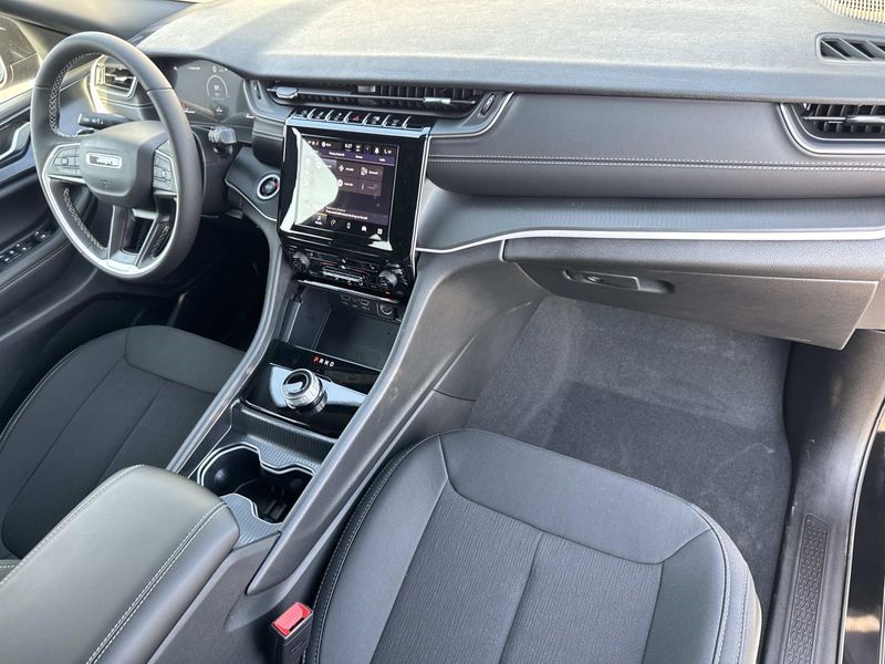 New 2026 Jeep Grand Cherokee Laredo X 4x2