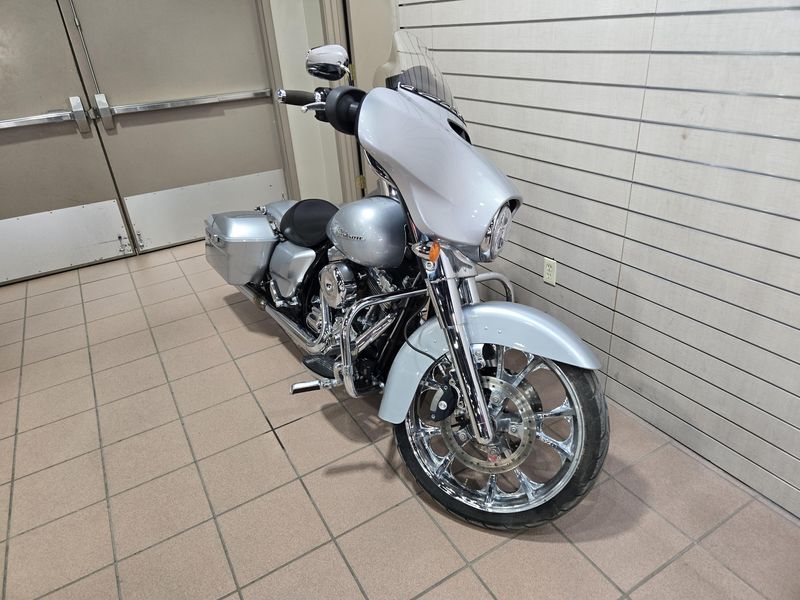 2014 HARLEY STREET GLIDEImage 2