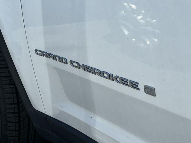 Used 2024 Jeep Grand Cherokee 4xeImage 6