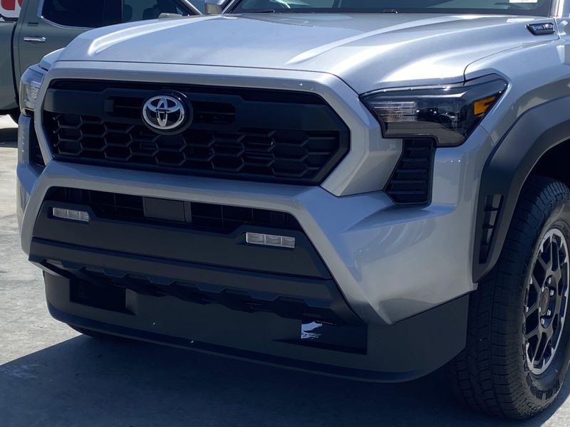 2025 Toyota Tacoma TRD Off Road HybridImage 7
