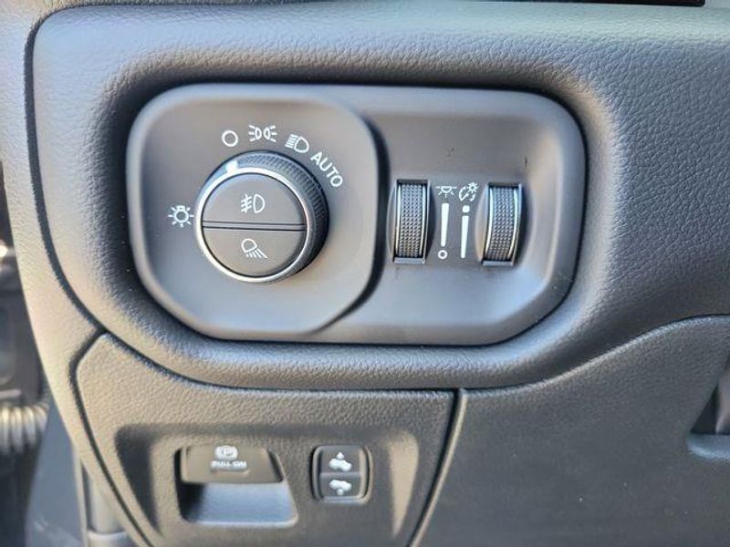 New 2026 RAM 1500 Laramie Crew Cab 4x4 5'7' Box