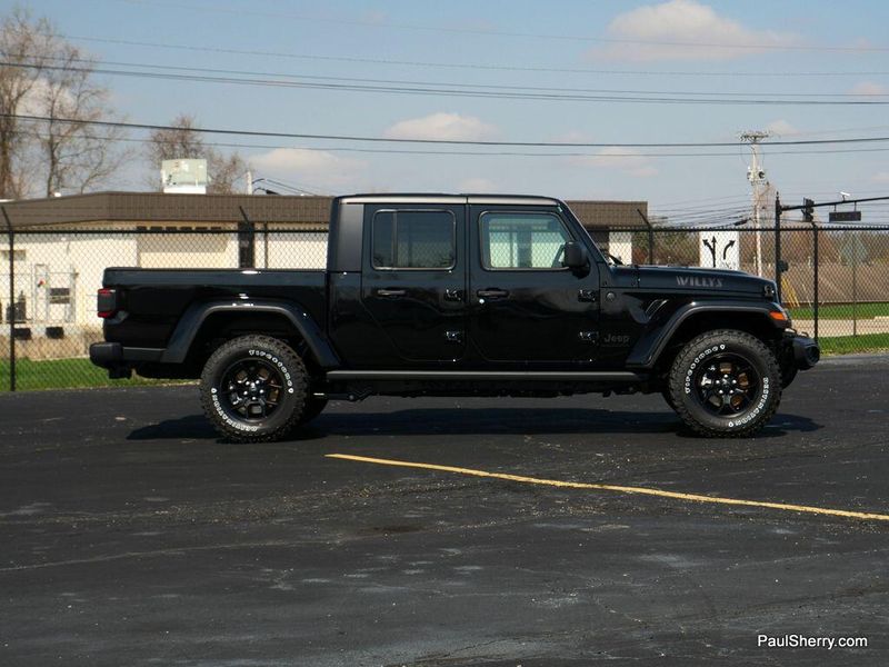 2025 Jeep Gladiator Willys photo 18
