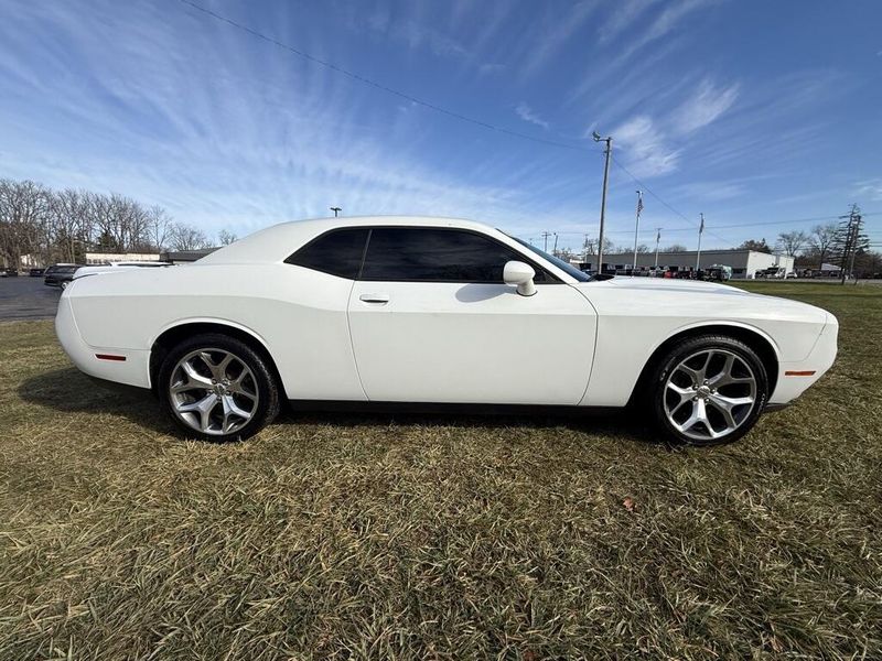 2015 Dodge Challenger SXT Plus photo 2