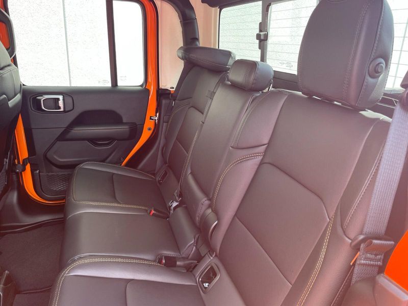 2025 Jeep Gladiator Sport photo 9